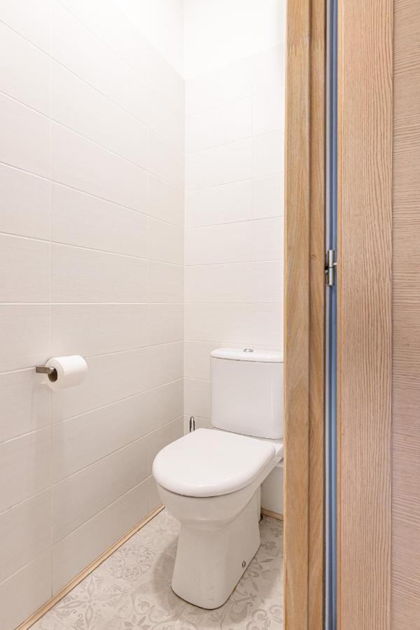 Large 3 Bdr Center Appartamento